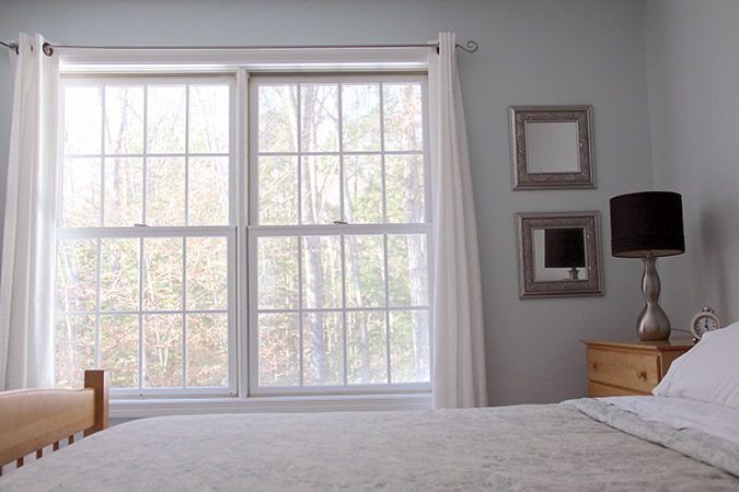 bedroom-grommet-drapes