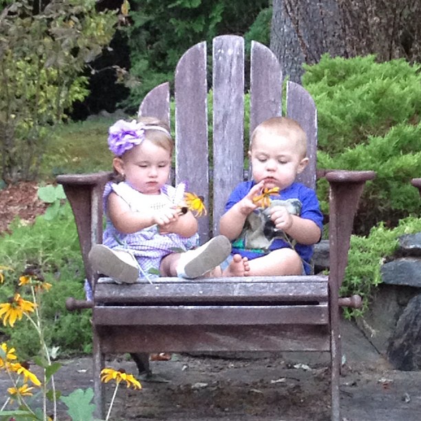 2013-08-25-kids-in-chair