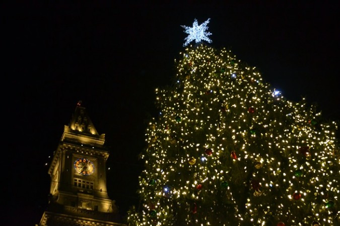 boston christmas tree clock