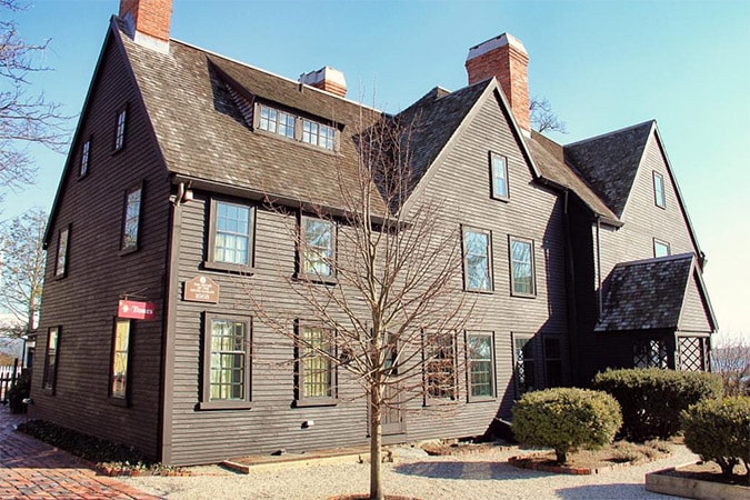 1-house-seven-gables