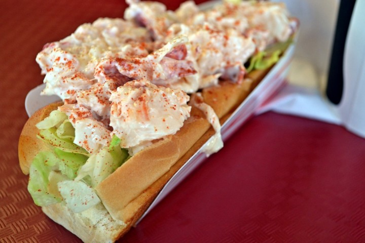 brown's lobster pound roll seabrook, new england hot dog bun