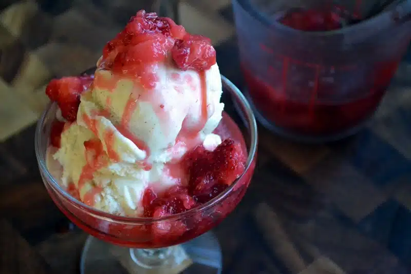 fresh strawberry sauce