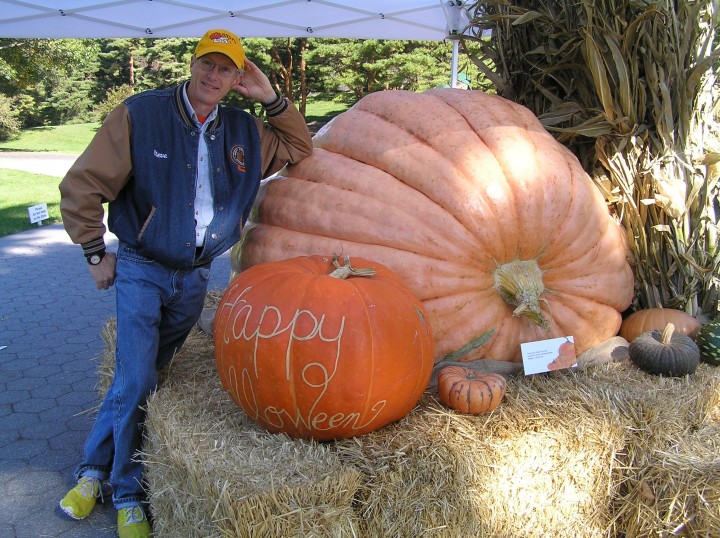 Steve Connolly poses next to his 1674 pound pumpkin at the New York Botanical Gardens in The Bronx, NY in 2010.
