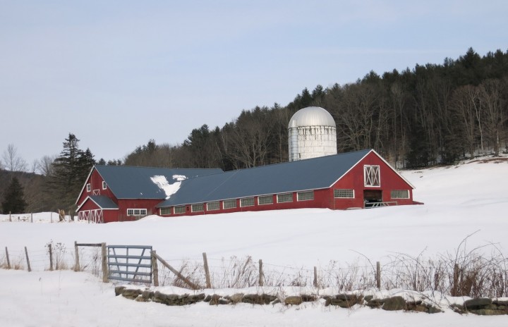 A classic red Vermont barn.