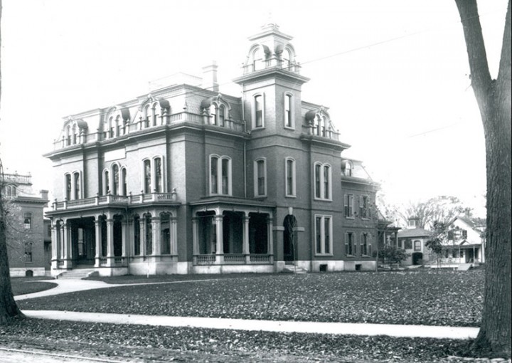 The Henry Colony House, taken between 1900-1920.