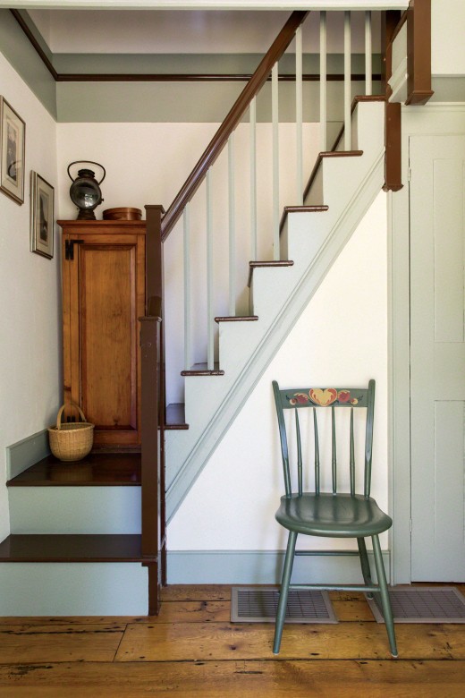In rebuilding their 1810 center-chimney Federal, Tammy and Doug Mackeown went to great lengths to bring the home back to its original condition. The work included replacing the front-hall railing and balusters, which vandals had ripped out.