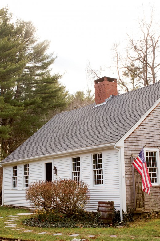 This sweet Cape in Plympton, Mass., dates from the mid-18th century.