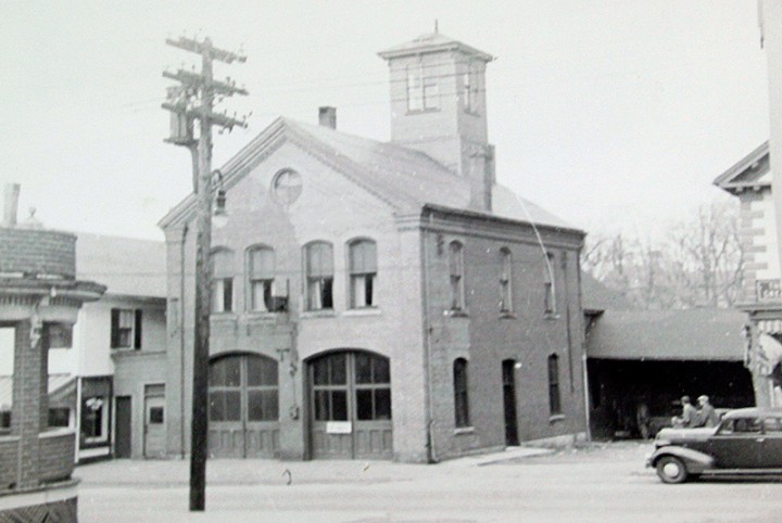 The Eagle Steamer House on Water Street in the 1920s. 