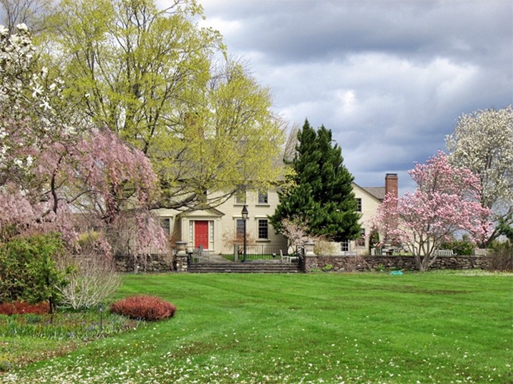  Tower Hill –in the inviting town of Boylston, Massachusetts,— is the home of the Worcester County Horticultural Society, which traces its origins back to the 1840s. Learn more about Tower Hill!