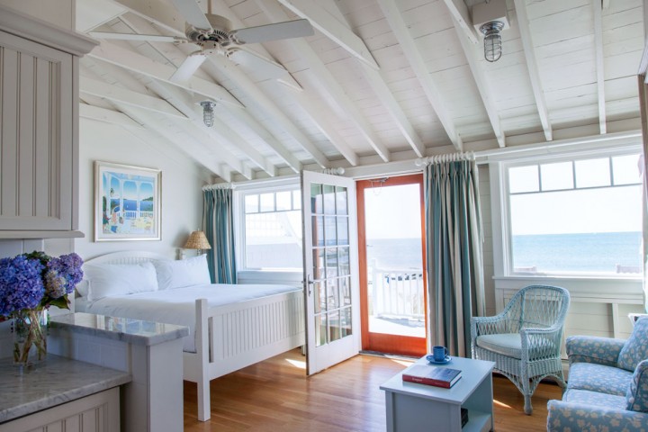 Light and airy retreats overlooking the mouth of Rhode Island’s Narra­gan­sett Bay. Sunset sails from the inn’s marina and cruises to nearby Mackerel Cove are all part of the maritime magic here.