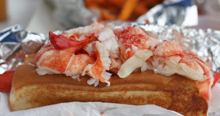 Red's Eats Lobster Roll | The Best in Maine? - New England