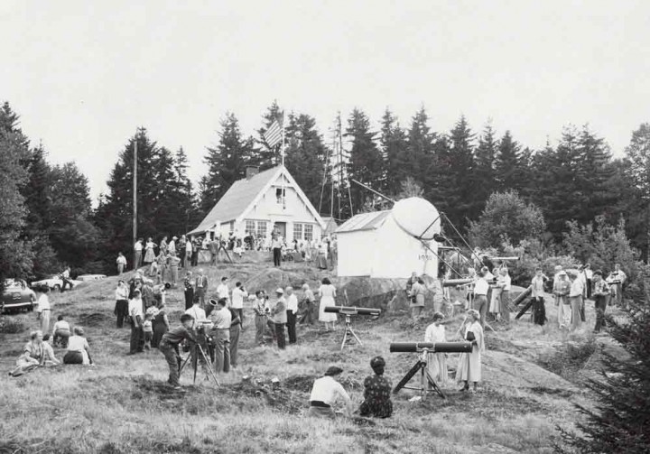 On Breezy Hill in Springfield, Vermont, stargazers of all ages gather at the 1954 Stellafane conference, sponsored by the Springfield Telescope Makers and the Amateur Telescope Makers of Boston (based at Harvard’s observatory). This year’s event is set for August 13–16.  