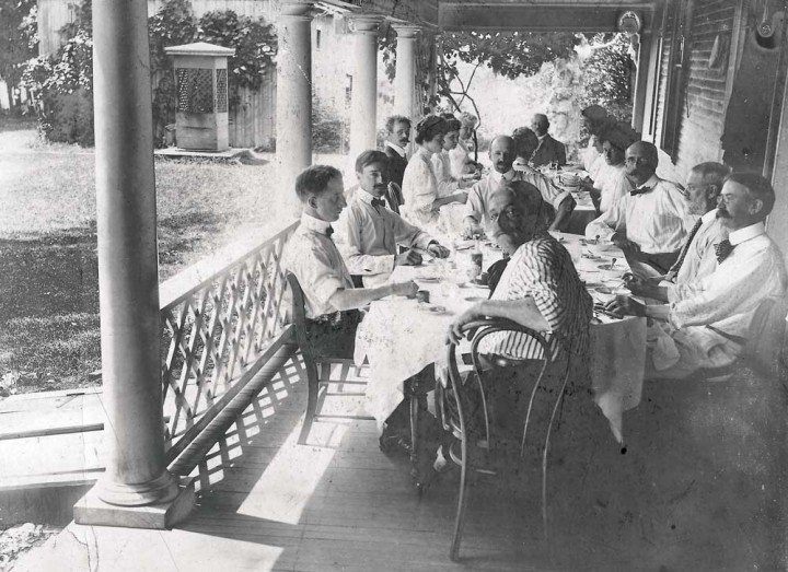 Many of the artists took their meals on the side porch in warm weather, calling themselves the “Hot Air Club.” This vintage shot was taken c. 1903.
