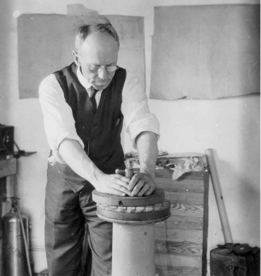 Polar explorer and Stellafane founder Russell Porter grinds a telescope mirror, c. 1920–25.