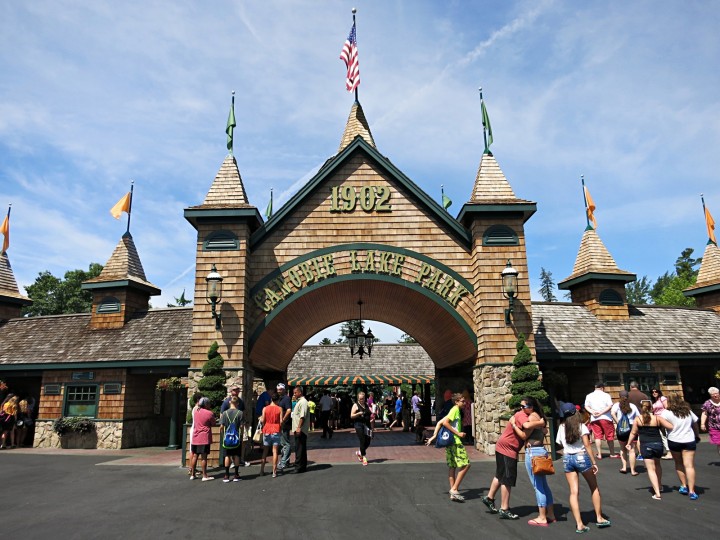 Canobie Lake Park In New Hampshire Is A Fun Summer Day Trip