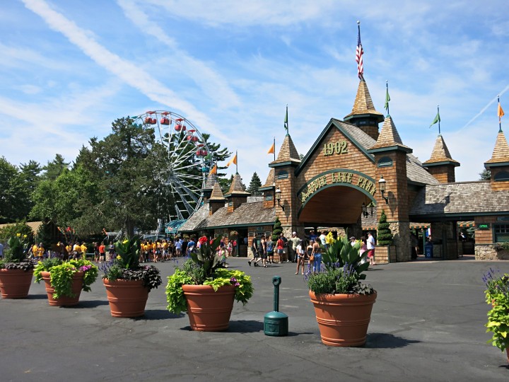 Guide to Canobie Lake Park in Salem, New Hampshire - New England