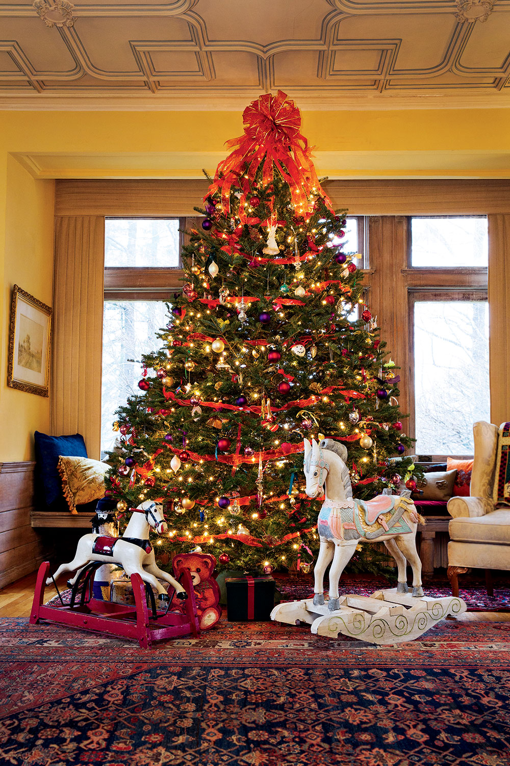 A dazzling tree, decorated by the trio of “Twinkle Girls,” stands tall in the inn’s salon.