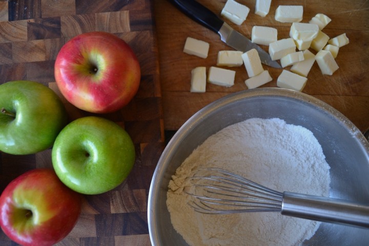 How to Make Apple Pie with Crumb Topping