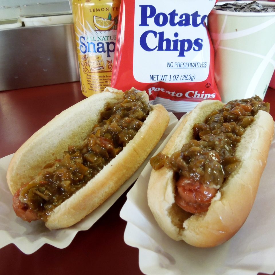 https://newengland.com/wp-content/uploads/2016/06/best-hot-dogs-in-new-england-blackies1-960x960.jpg