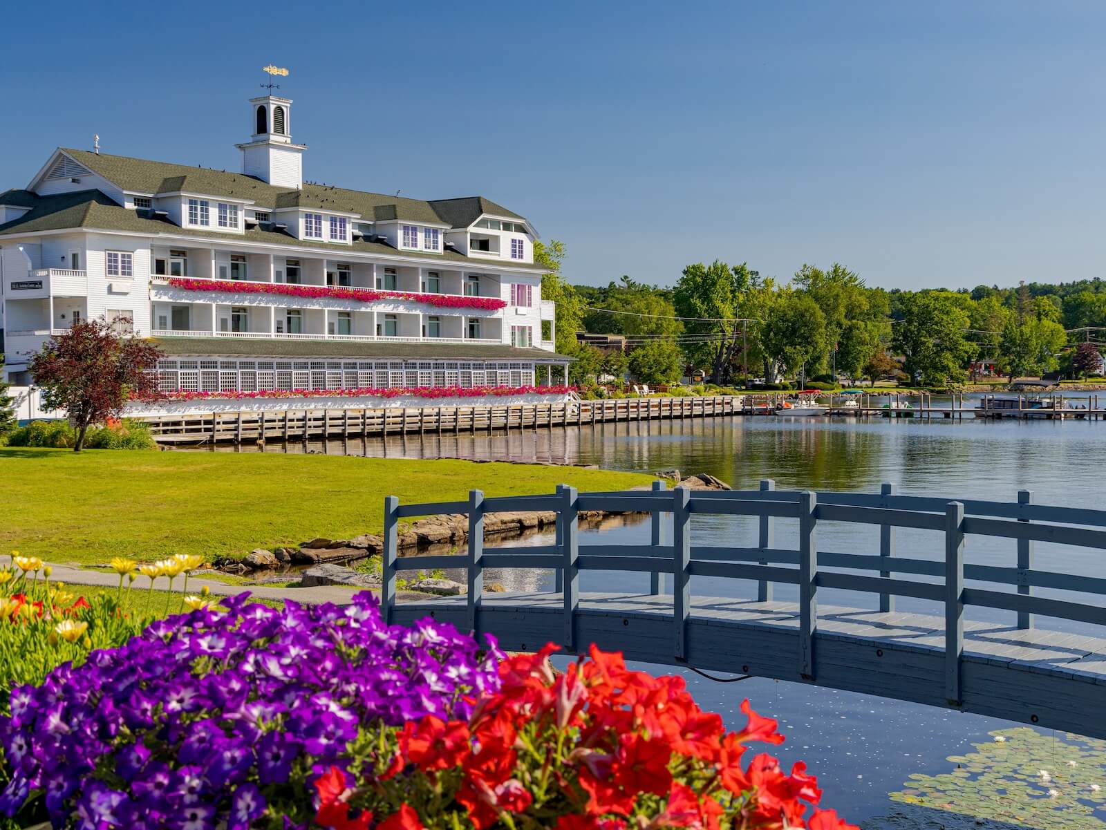 Guide to Lake Winnipesaukee Towns | Eat, Stay & Play
