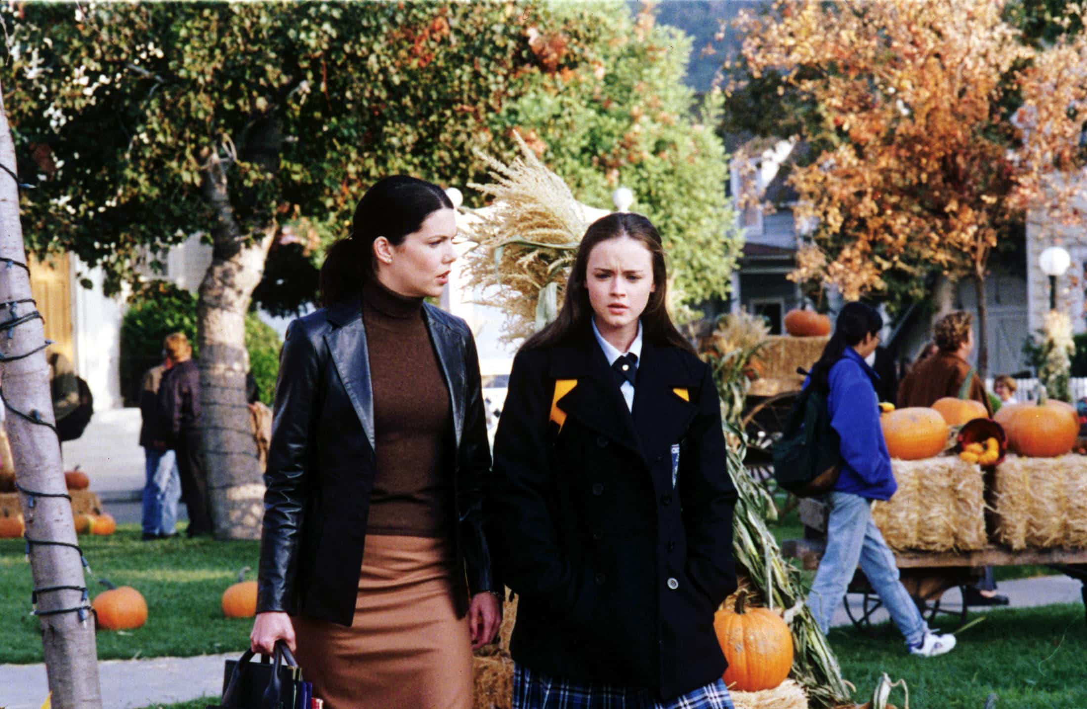 Film Still / Publicity Stills from &#8220;Gilmore Girls&#8221; (Episode: Kiss and Tell) Lauren Graham, Alexis Bledel 2000 Photo Credit: Scott Humbert        File Reference # 30846561THA  For Editorial Use Only &#8211;  All Rights Reserved