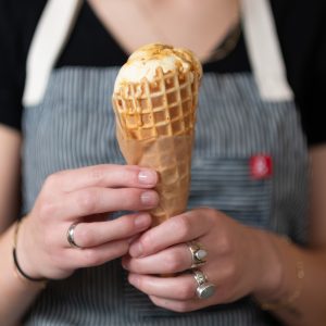 Never had an actual ice cream scooper before and got excited. Ohwait  : r/southpaws