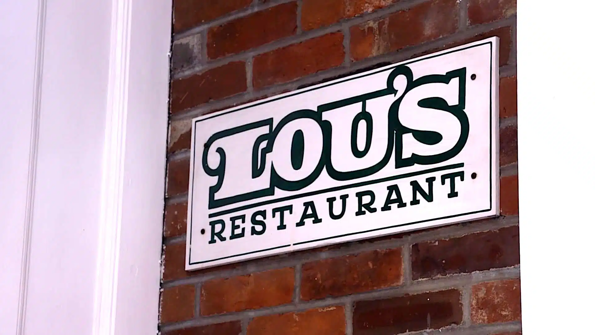 lou's restaurant sign