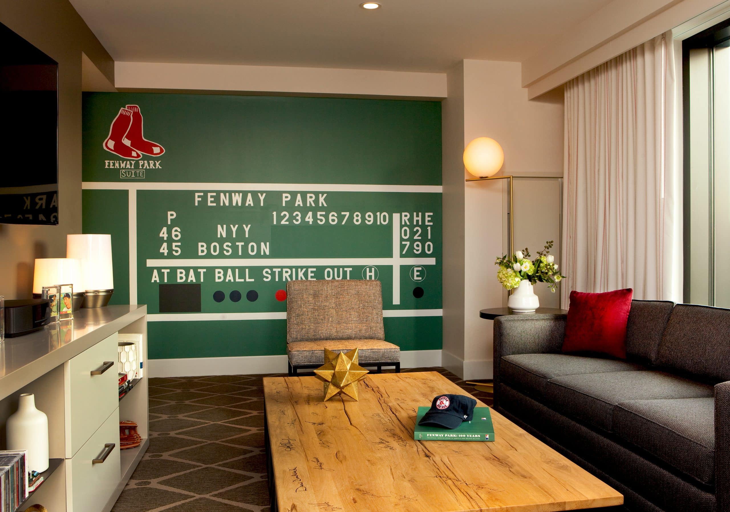 Fenway Park Suite Table &#038; Green Monster (2)