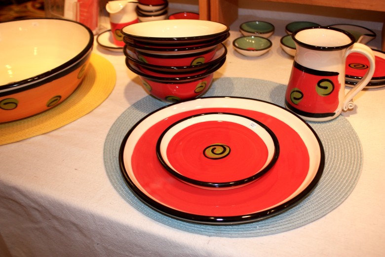 Bright and modern dish designs from Su Chi Pottery.
