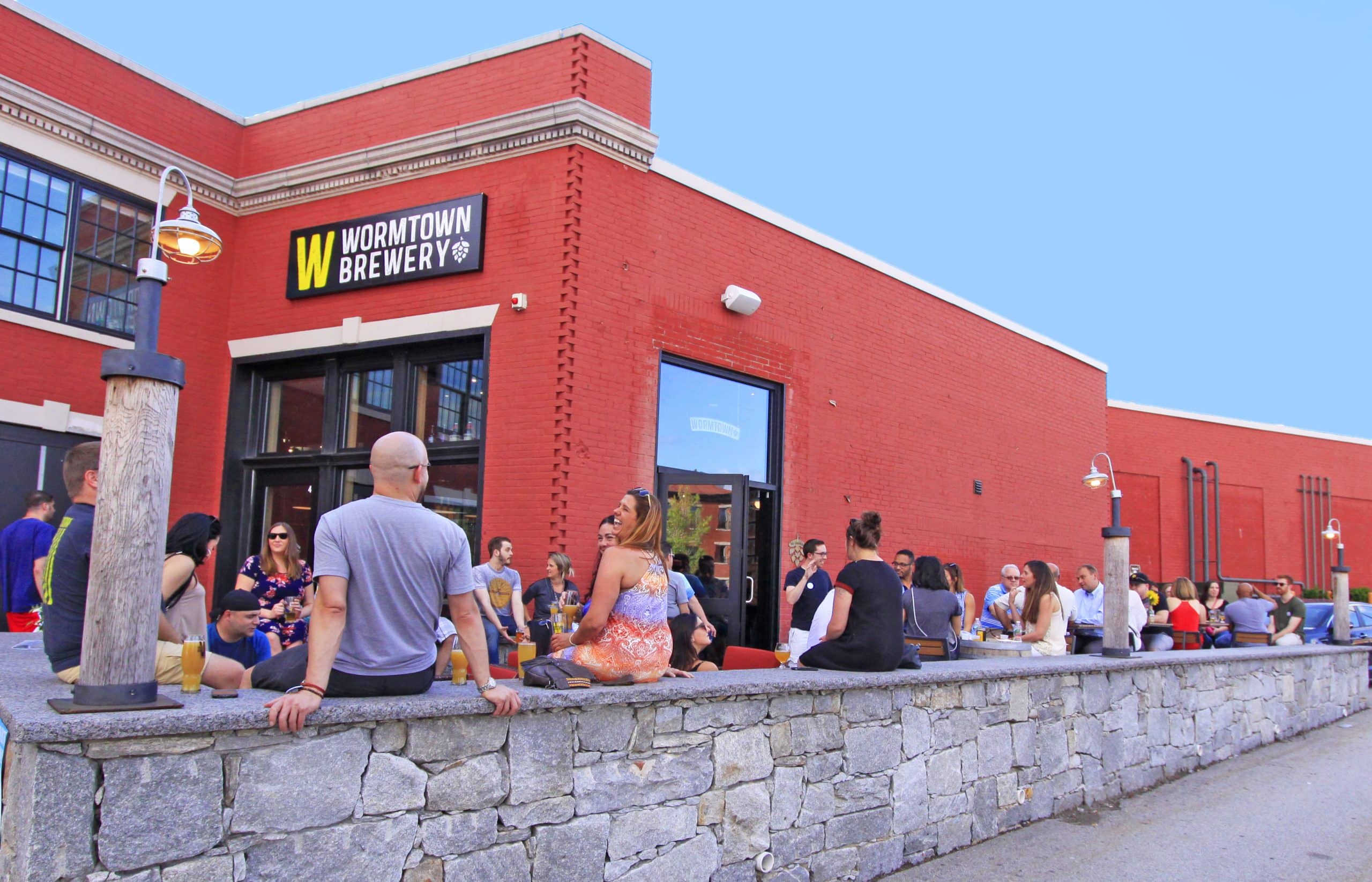 Patio_Full_WormtownBrewery