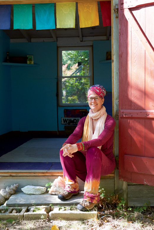 Deer Sullivan’s simple, colorful shed is a place for her to unplug from daily life—literally, since she’s ditched the shed’s electrical hookup. “I don’t need it here,” she shrugs. 