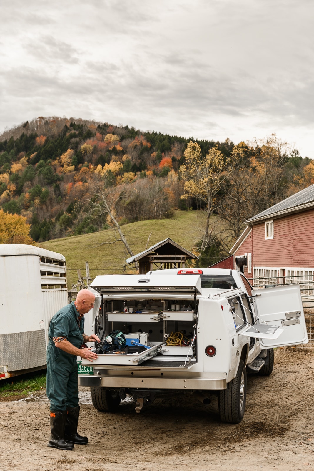 DVM Stuwe gathers his tools from the veterinarian-customized bed of his Chevrolet Silverado. The bed has a refrigerator, heater, and running hot and cold water.