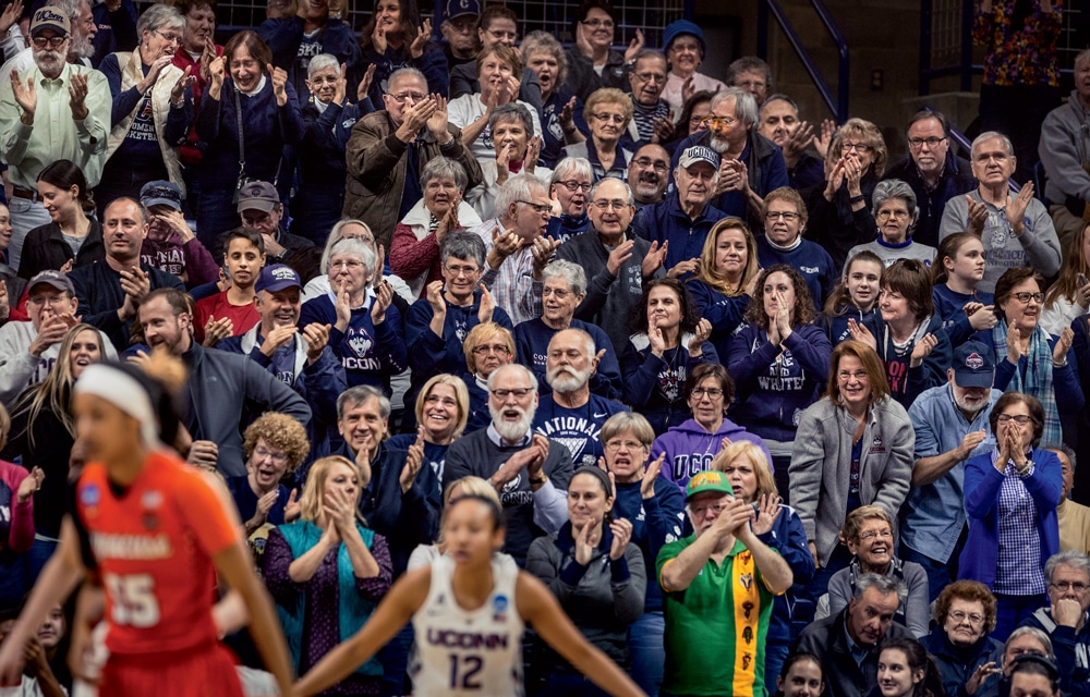 Huskies beat Syracuse 94–64