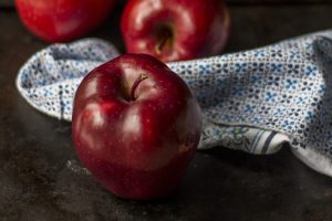 https://newengland.com/wp-content/uploads/Why-The-Red-Delicious-Apple-Is-the-Worst-e1680551667776-300x200.jpg