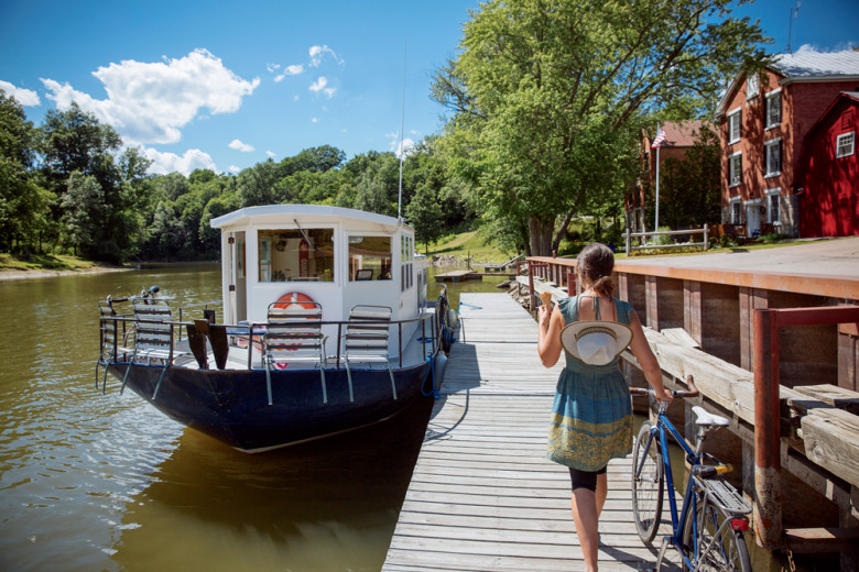 After leaving Basin Harbor, the houseboat had entered Otter Creek to reach the center of Vergennes, docking here. “I felt like Samuel Clemens piloting a riverboat through a narrow and shallow river. It was nerve-racking but successful, as we came out in a lovely cove, with a short walk up to the main street and awaiting ice cream.”