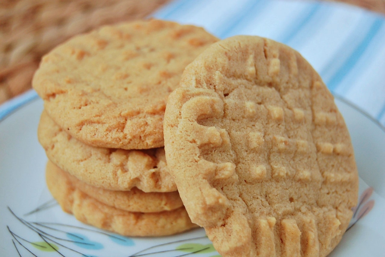 classic-peanut-butter-cookies-ast