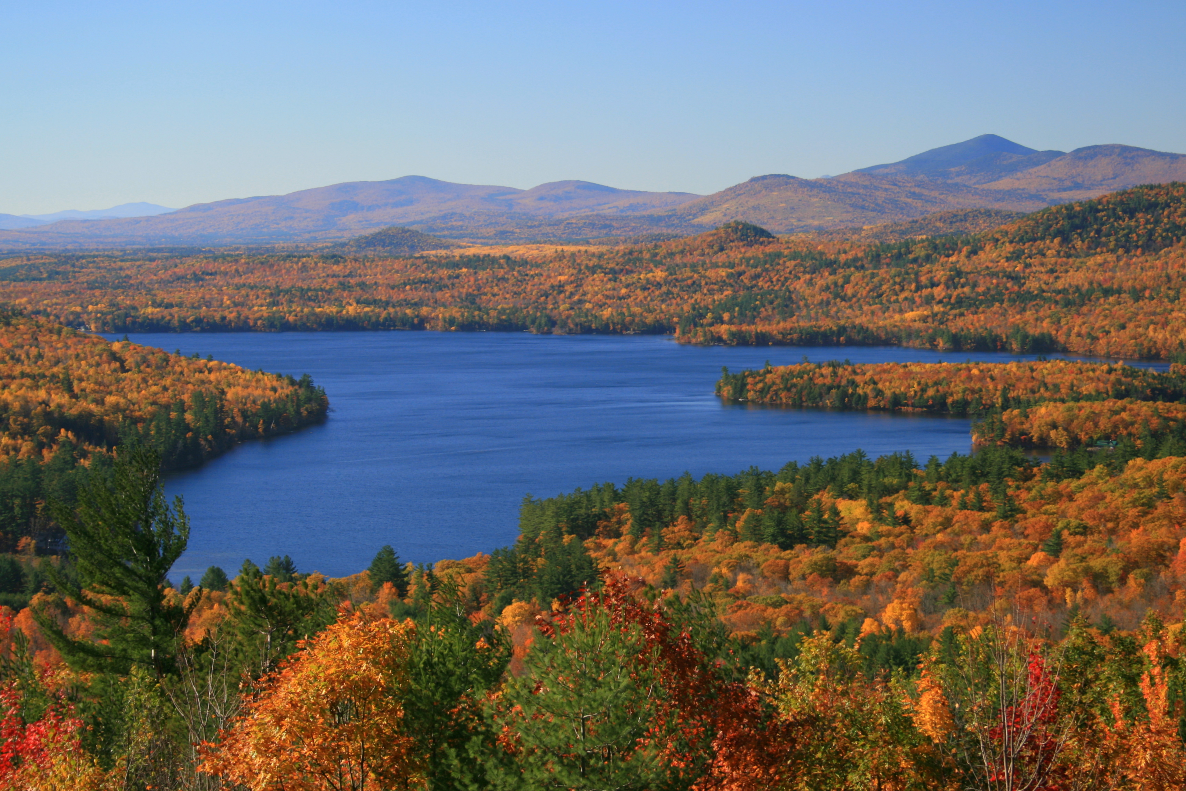 New England Cruises / Herbstlaub aus dem Wasser Cooper Street