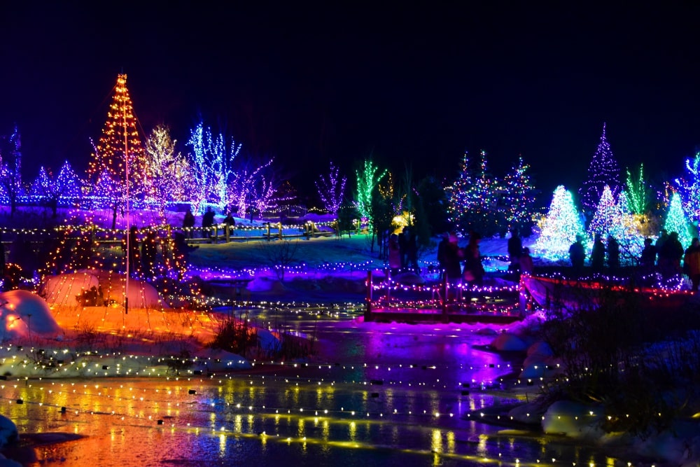 Best Places to See Christmas Lights in New England - New England Today
