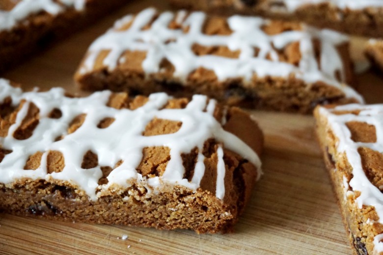 old fashioned molasses raisin cake