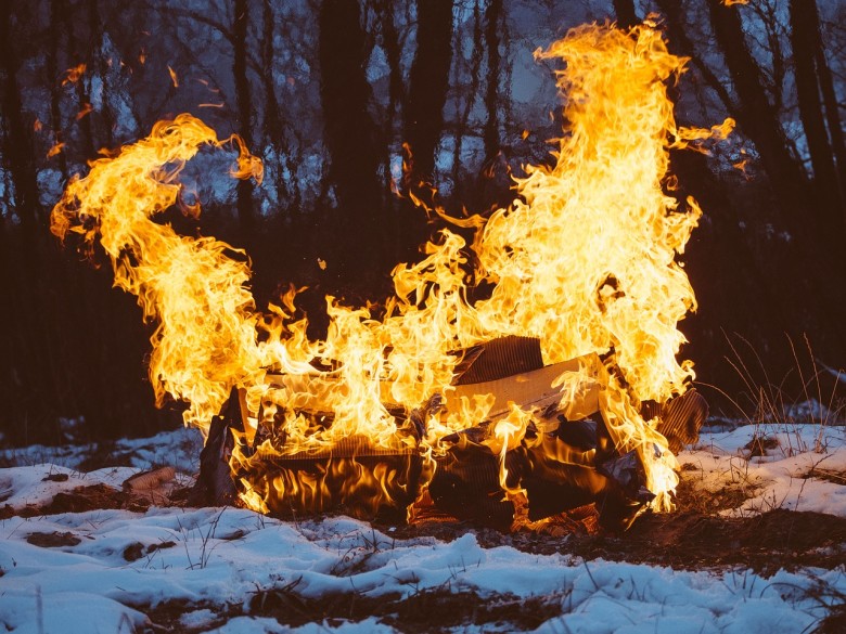 How to Build a Bonfire in Winter