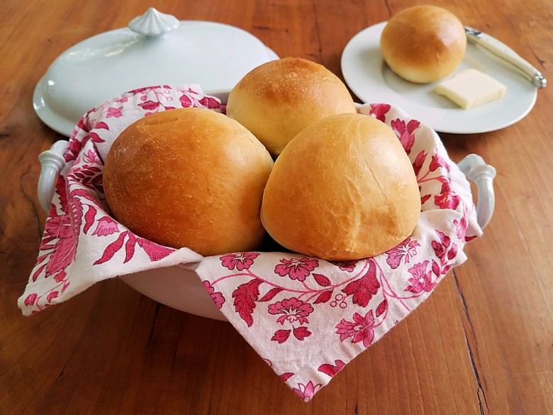 How to Make Yeast Rolls