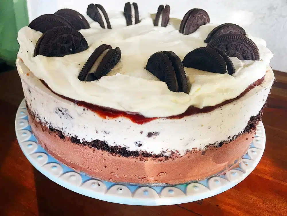 How to Make Homemade Ice Cream Cake