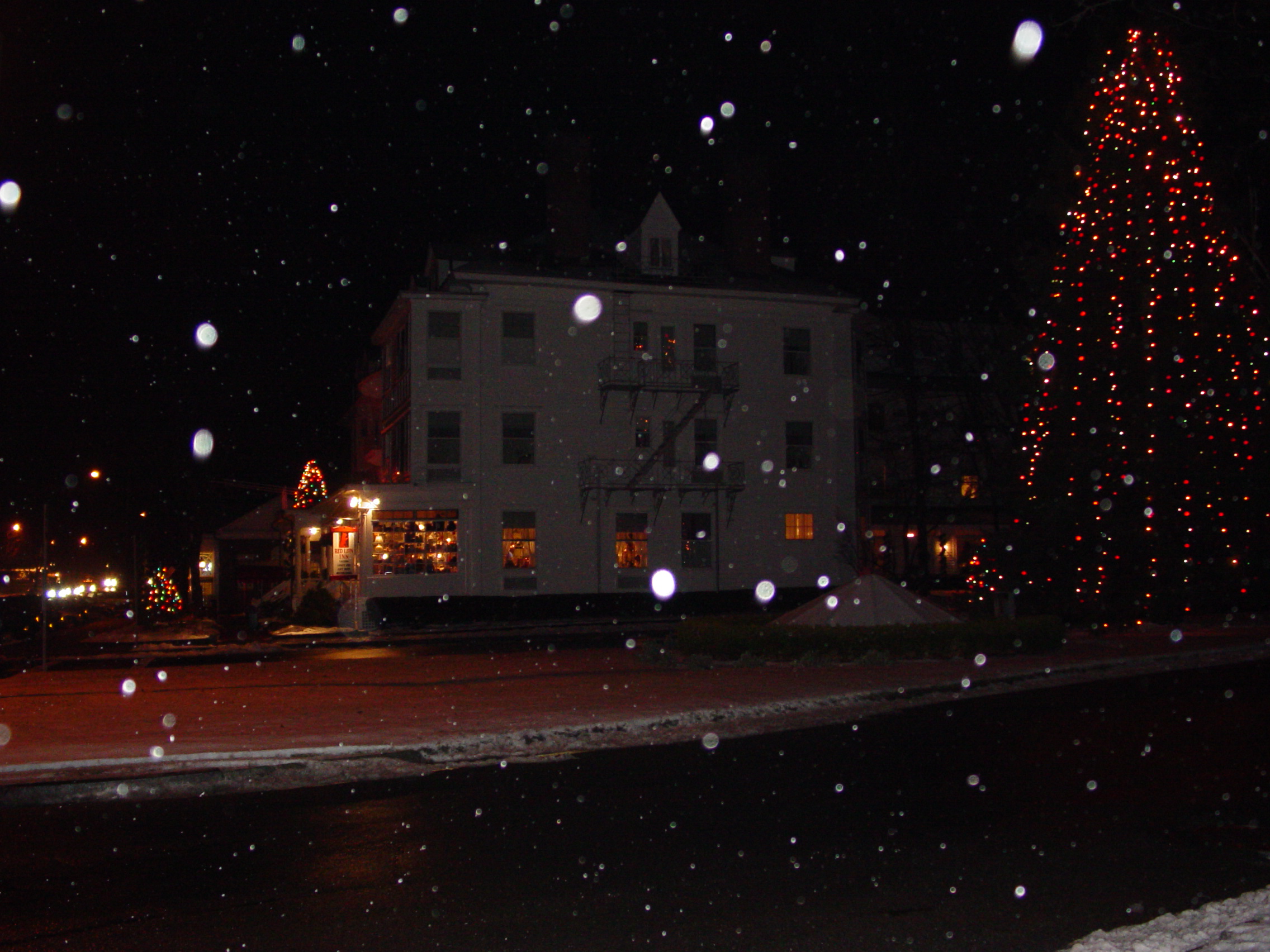 Snowing In Stockbridge, Ma (user submitted)