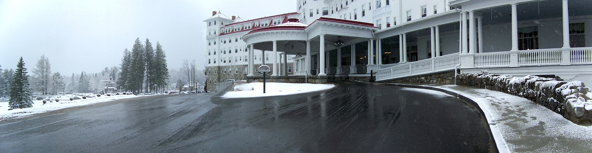 Panoramic Mt. Washington Hotel Entrance (user submitted)
