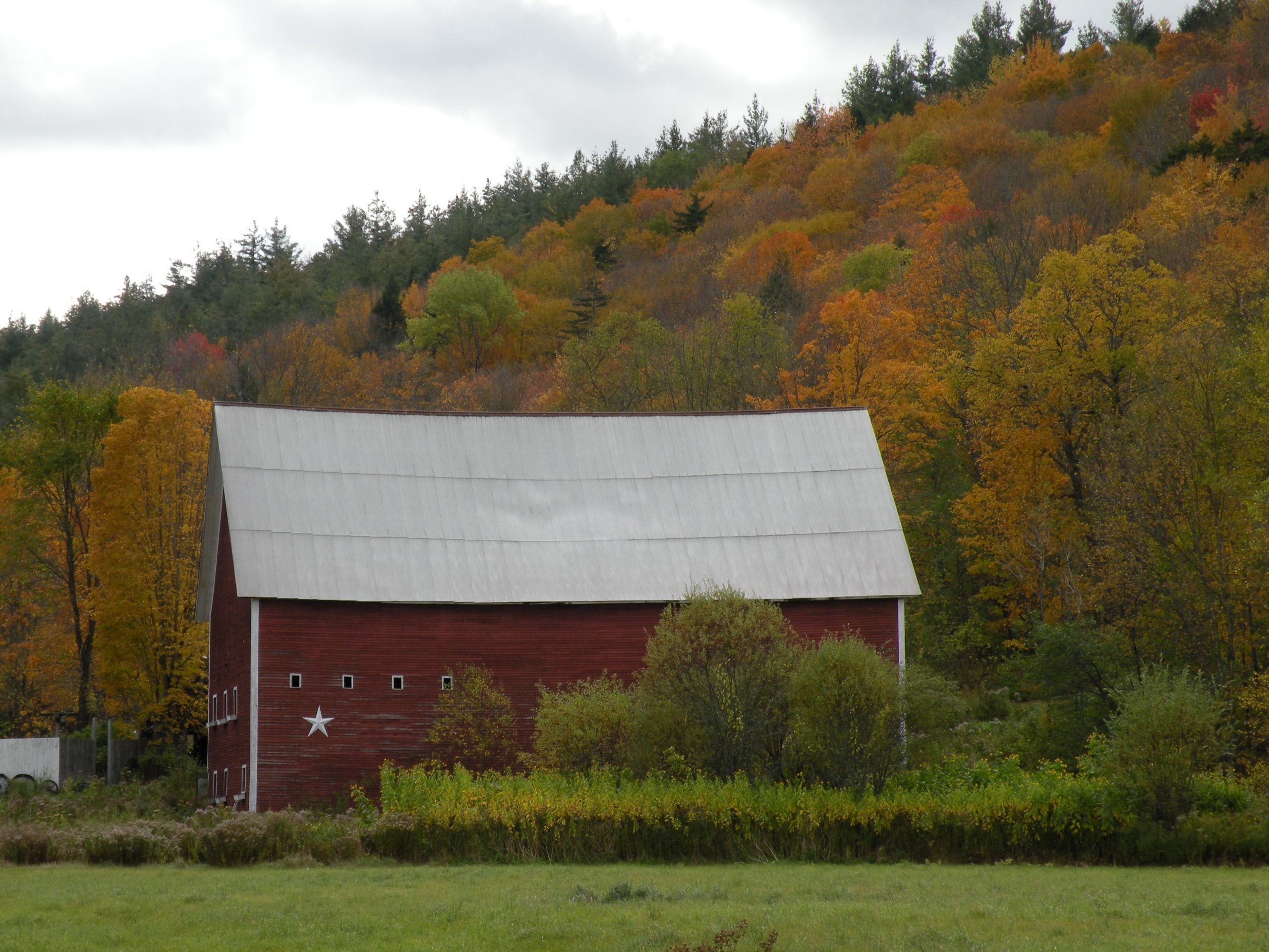 Red Barn, Tri-colored Hills (user submitted)