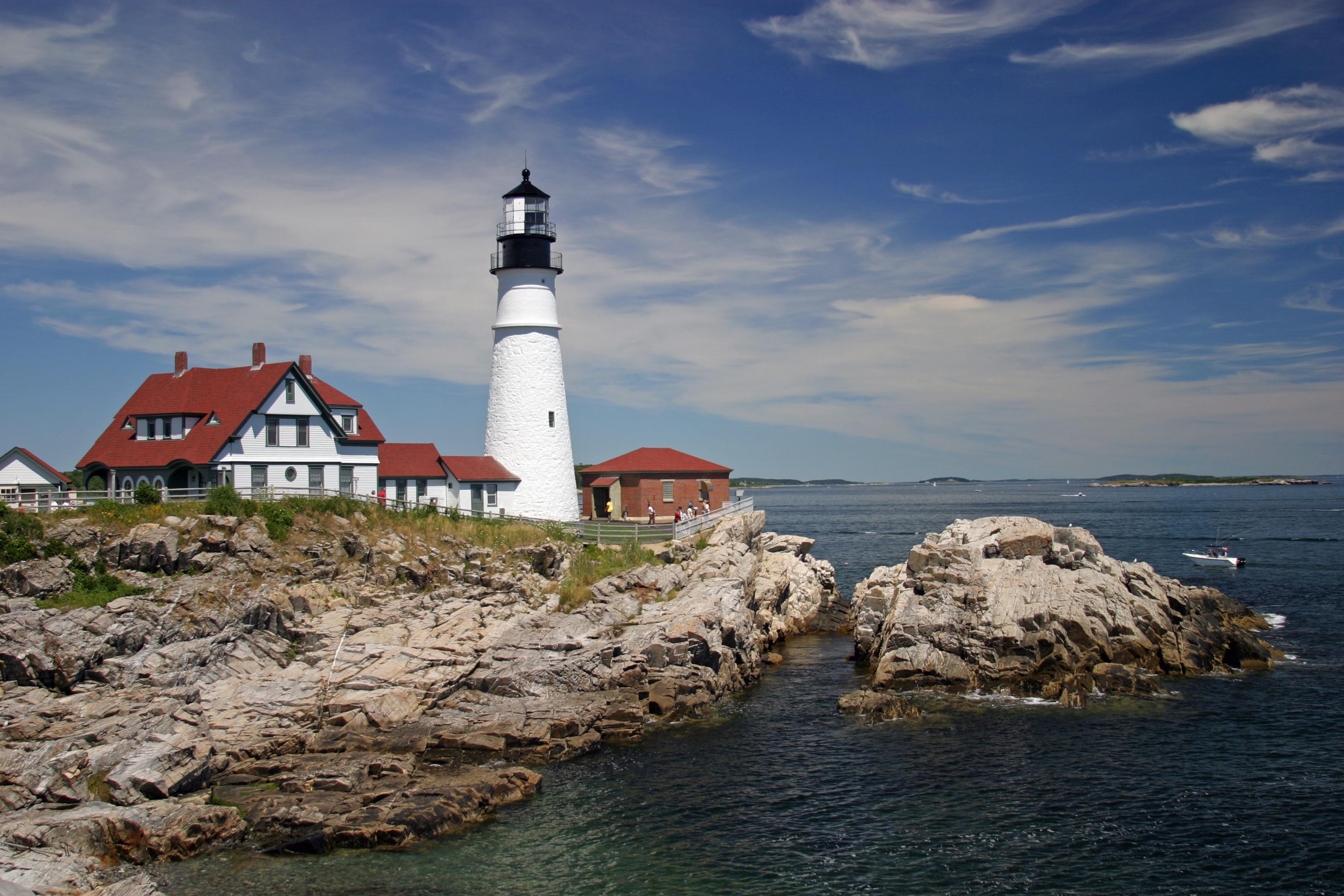 10 Must-See Lighthouses in New England