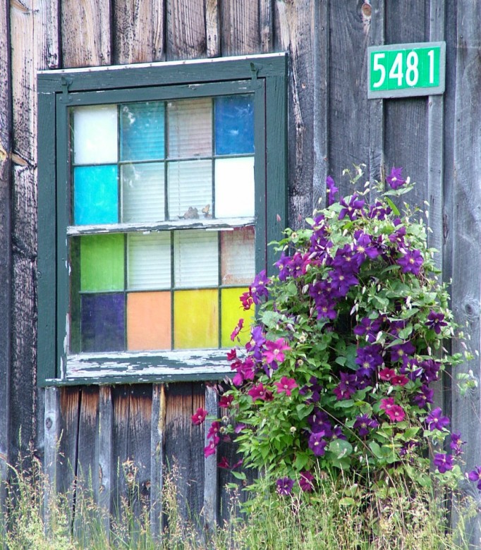 Barn Window In Sandcastle, Vermont .