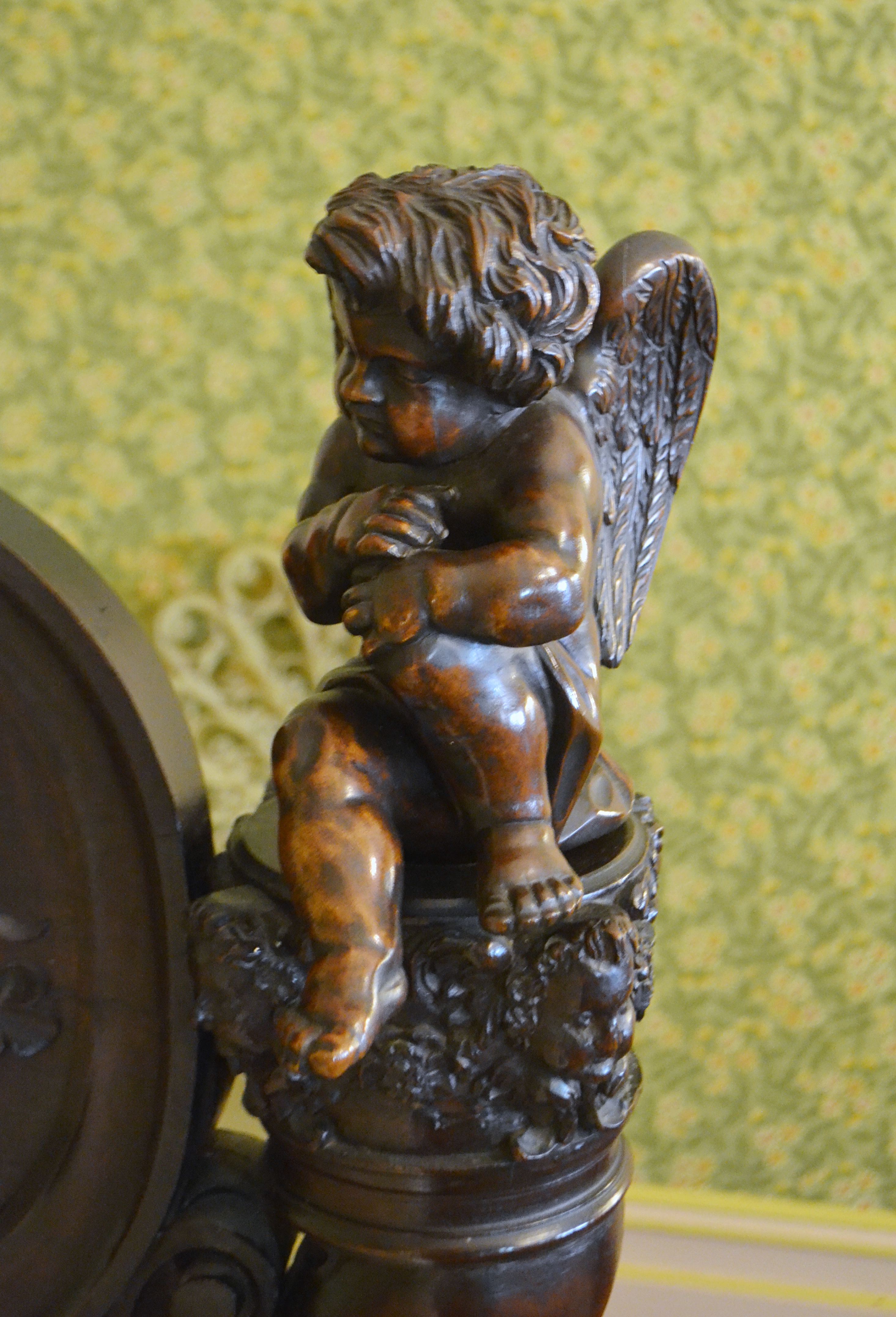 The angels on the corner of the bed were removable, making them ideal playthings for the Clemens daughters. 