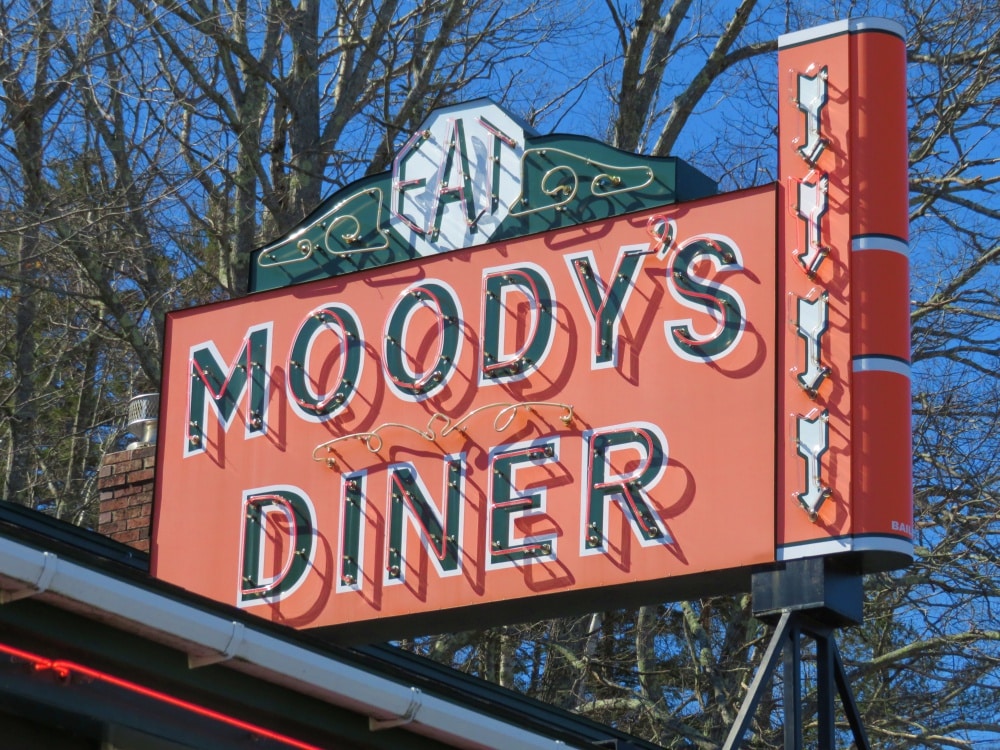 moody-diner-maine-sign