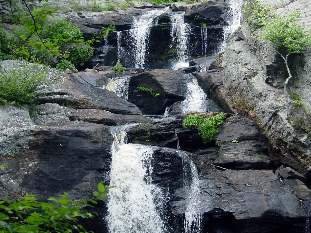 5 Best Waterfalls in New England